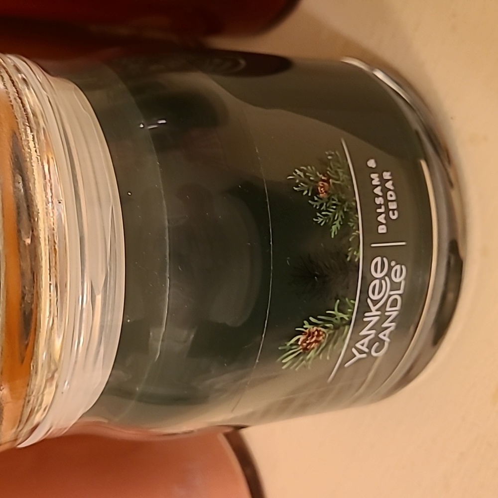 *NEW* Yankee Candle Medium (13 OZ) Signature Jar - Balsam & Cedar